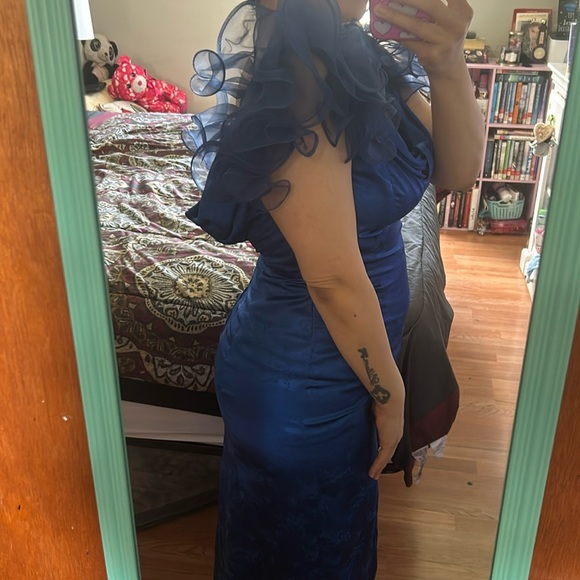 elegant royal blue dress with gorgeous fluffy sleeves strap - Picture 2 of 9